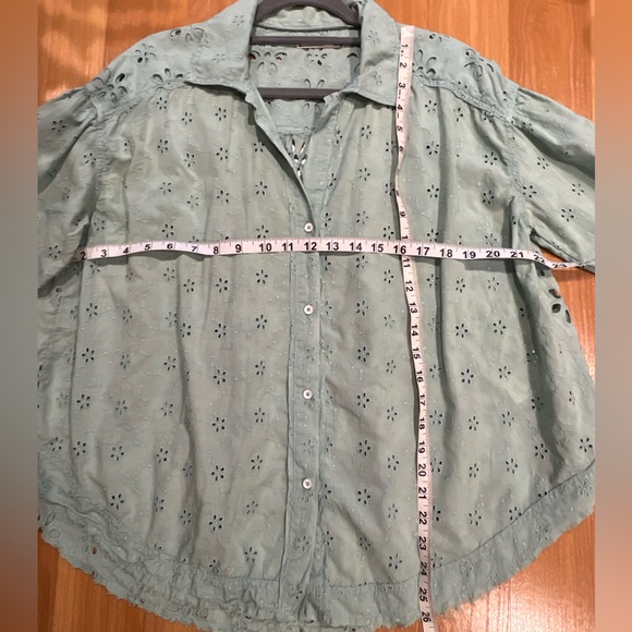 We The Free Light Green Eyelet Button Down Shirt Size XS-S/TP - Picture 6 of 12
